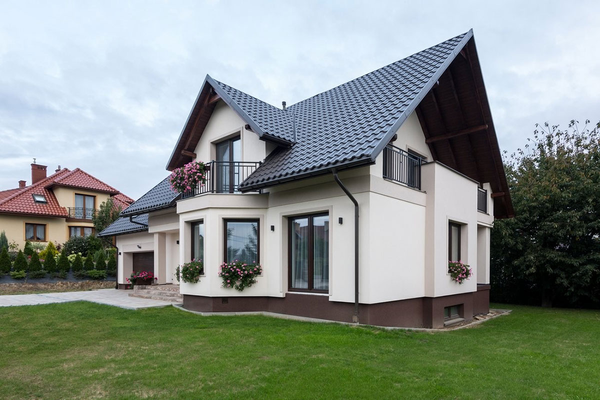 Projekt dużego domu z 5 pokojami i garażem doklejonym z boku