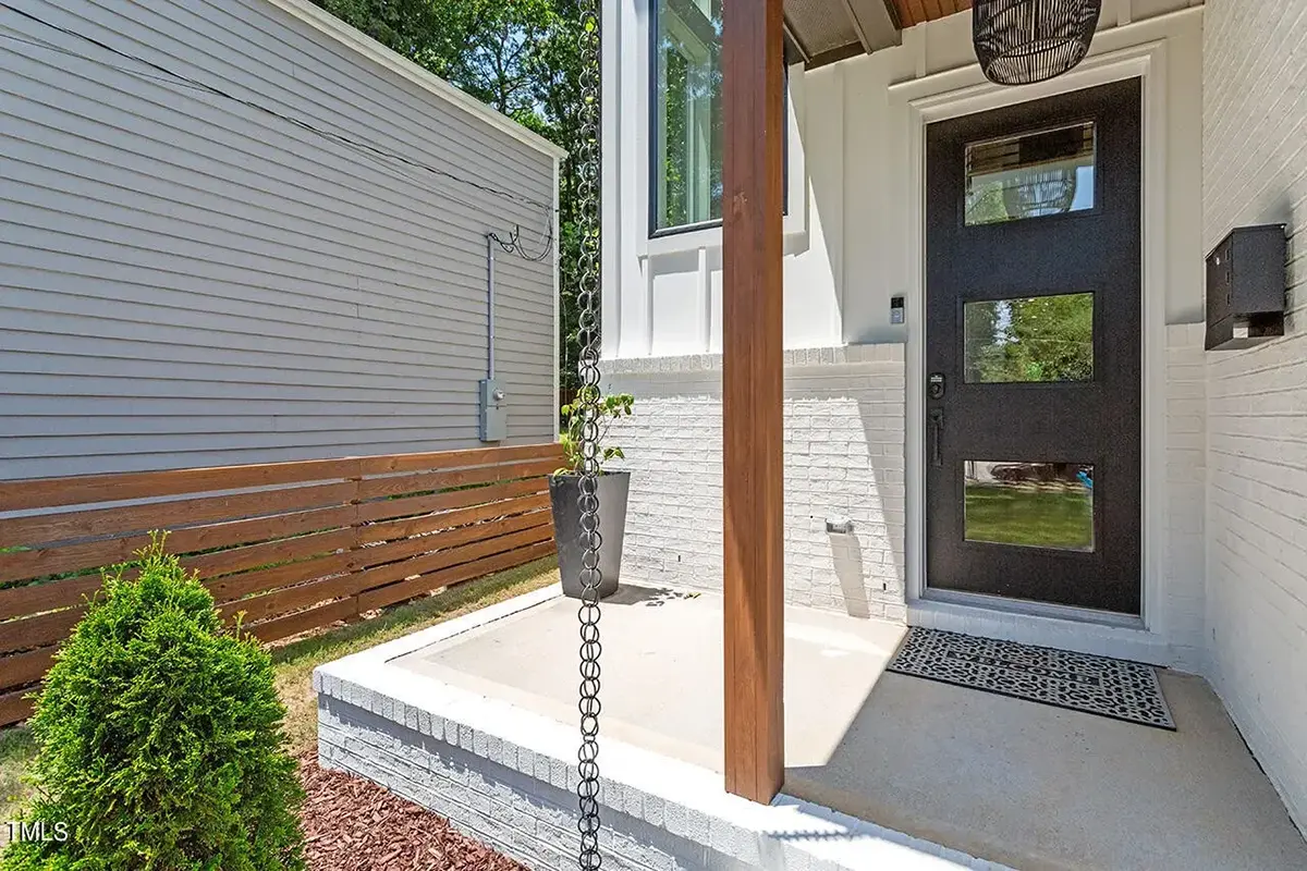 Projekt domu piętrowego o pow. 379 m²: 3 Sypialnie, 5 Łazienki, Otwarta kuchnia, Garaż