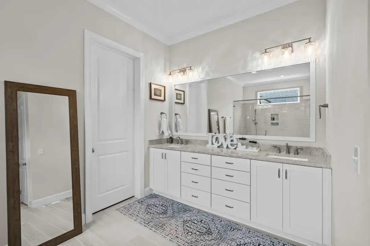 Projekt domu z poddaszem użytkowym o pow. 341 m²: 4 Sypialnie, Gabinet, 3 Łazienki, Otwarta kuchnia, Garaż