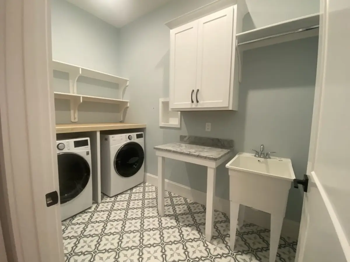 Projekt domu z poddaszem użytkowym o pow. 238 m²: 2 Sypialnie, 4 Łazienki, Otwarta kuchnia, Garaż