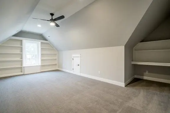 Projekt domu z poddaszem użytkowym o pow. 386 m²: 4 Sypialnie, Gabinet, 5 Łazienki, Otwarta kuchnia, Garaż