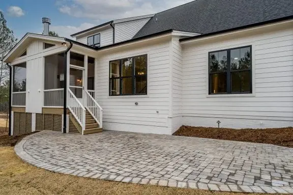 Projekt domu z poddaszem użytkowym o pow. 386 m²: 4 Sypialnie, Gabinet, 5 Łazienki, Otwarta kuchnia, Garaż