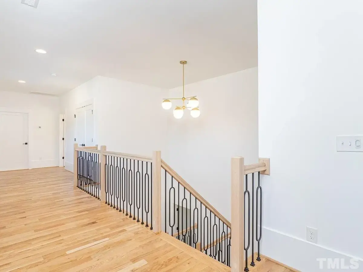 Projekt domu z poddaszem użytkowym o pow. 419 m²: 4 Sypialnie, 4 Łazienki, Otwarta kuchnia, Garaż