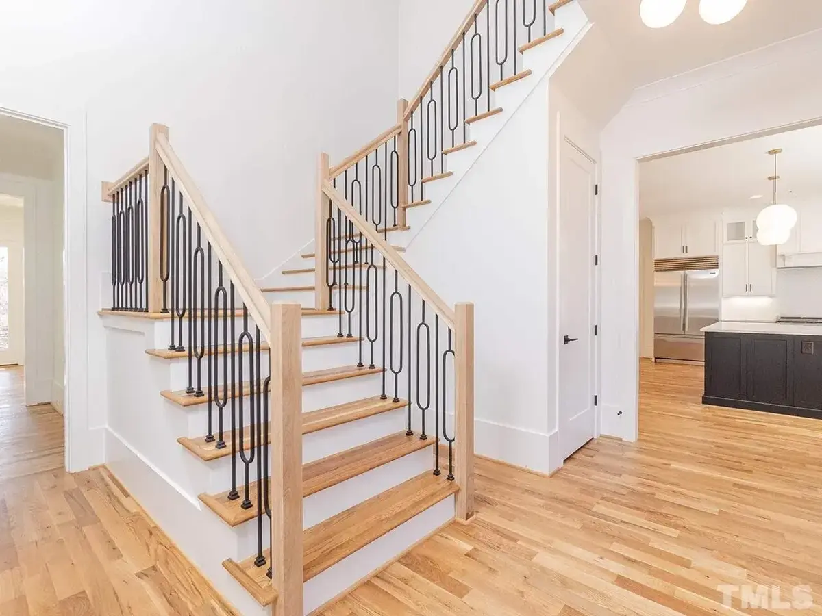 Projekt domu z poddaszem użytkowym o pow. 419 m²: 4 Sypialnie, 4 Łazienki, Otwarta kuchnia, Garaż