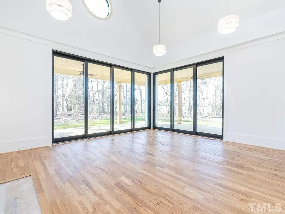 Projekt domu z poddaszem użytkowym o pow. 419 m²: 4 Sypialnie, 4 Łazienki, Otwarta kuchnia, Garaż