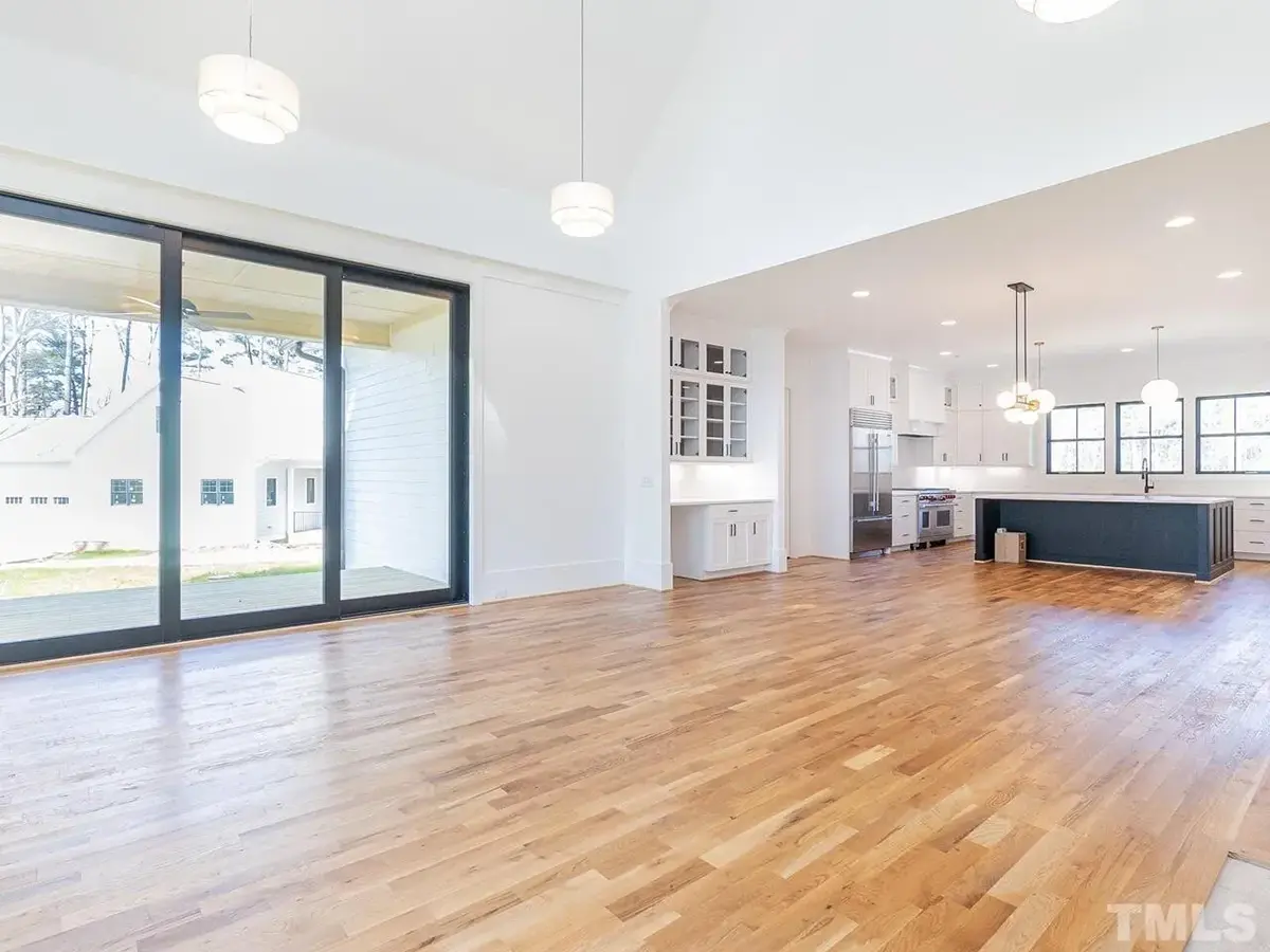 Projekt domu z poddaszem użytkowym o pow. 419 m²: 4 Sypialnie, 4 Łazienki, Otwarta kuchnia, Garaż