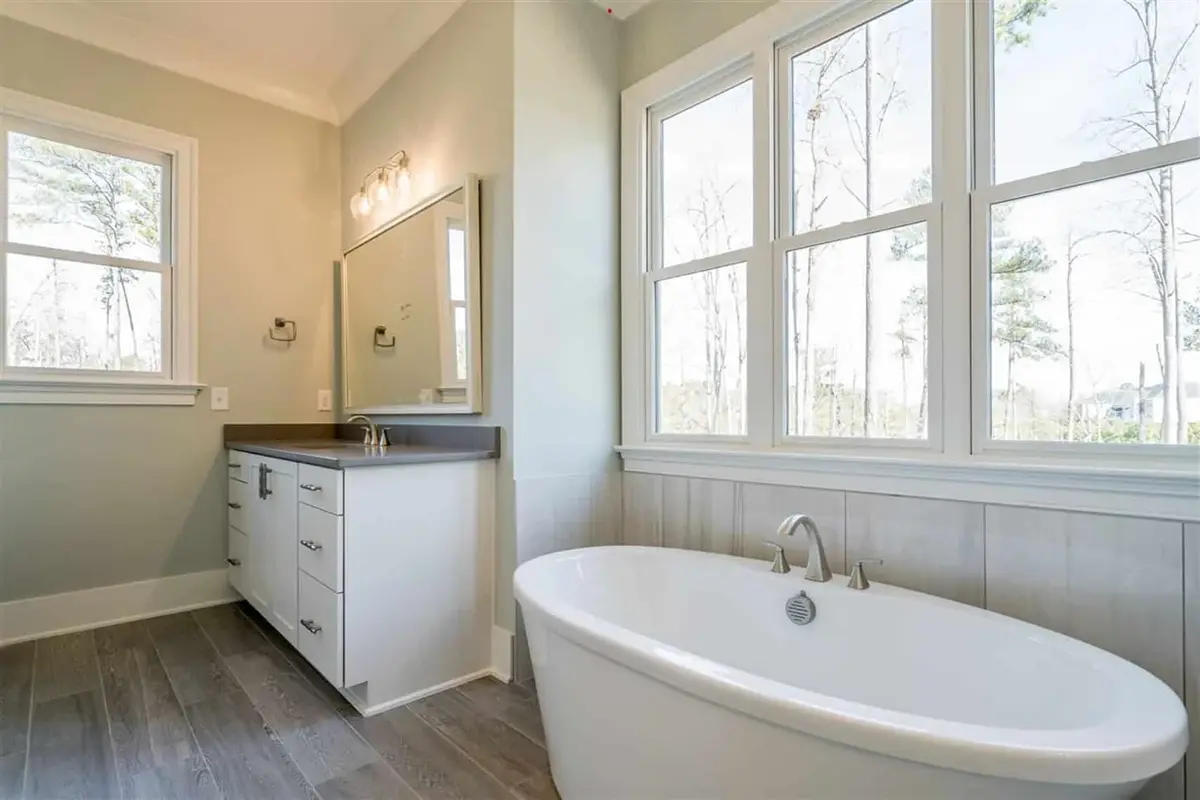 Projekt domu z poddaszem użytkowym o pow. 346 m²: 4 Sypialnie, 5 Łazienki, Otwarta kuchnia, Garaż