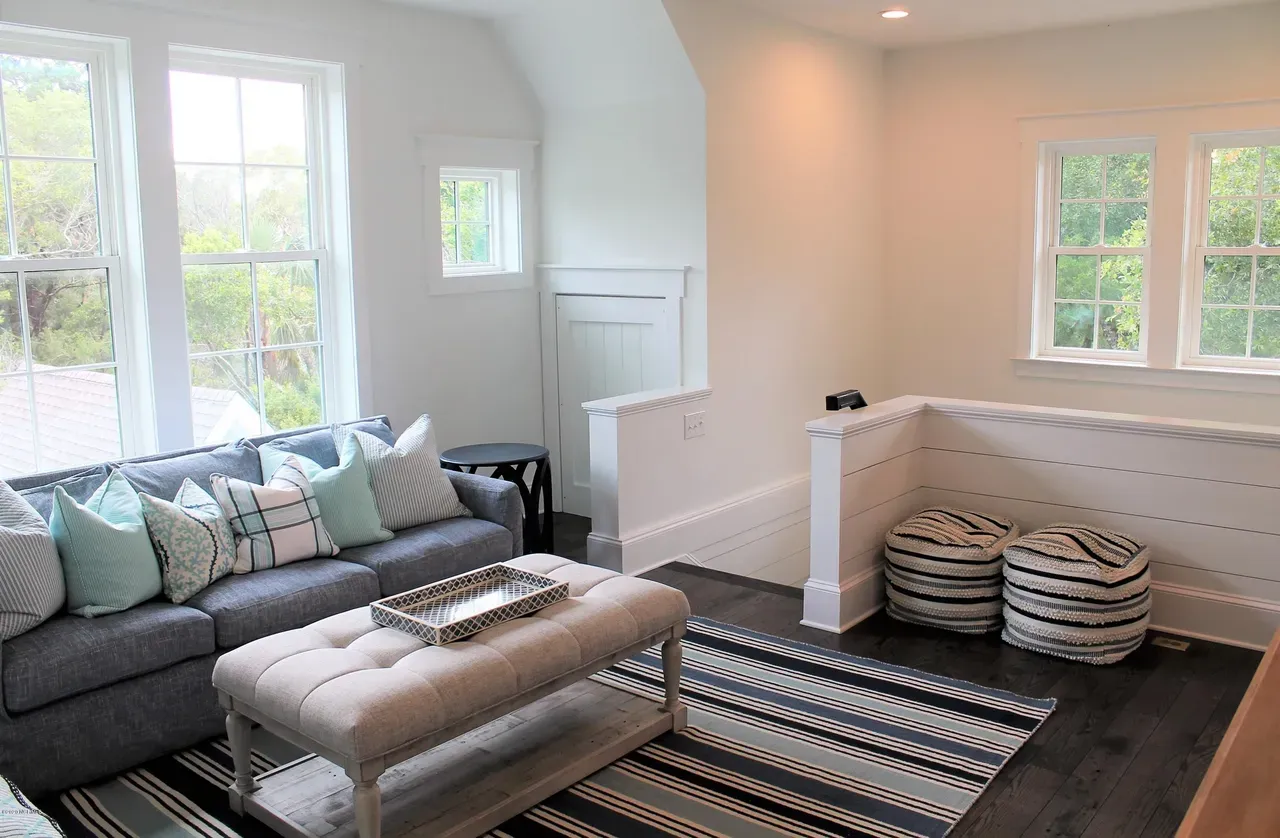 Projekt domu z poddaszem użytkowym o pow. 233 m²: 4 Sypialnie, 5 Łazienki, Otwarta kuchnia, Garaż