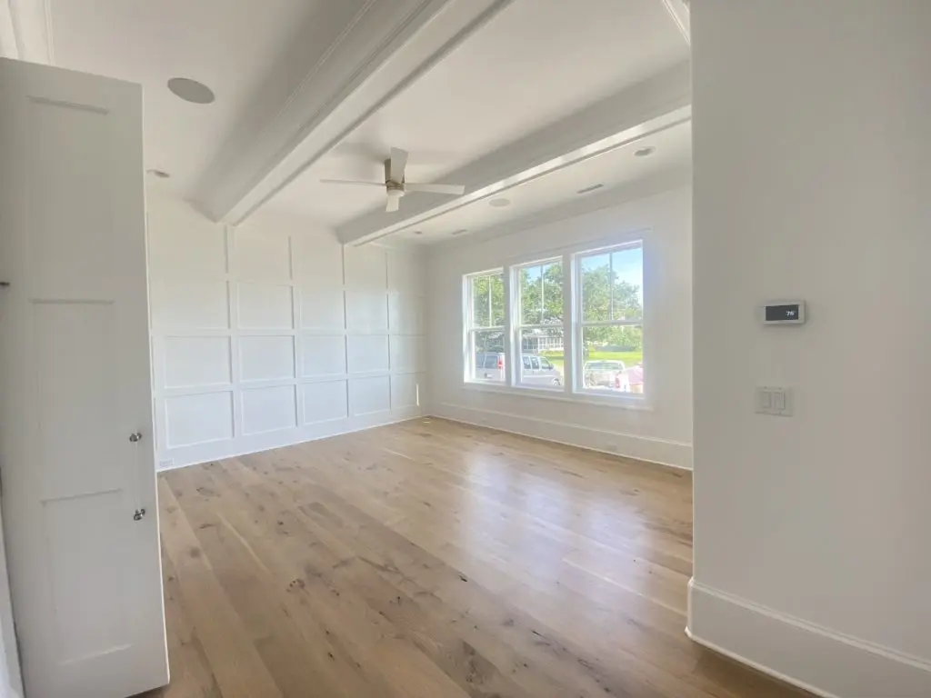 Projekt domu piętrowego o pow. 278 m²: 3 Sypialnie, Gabinet, 6 Łazienki, Otwarta kuchnia, Garaż