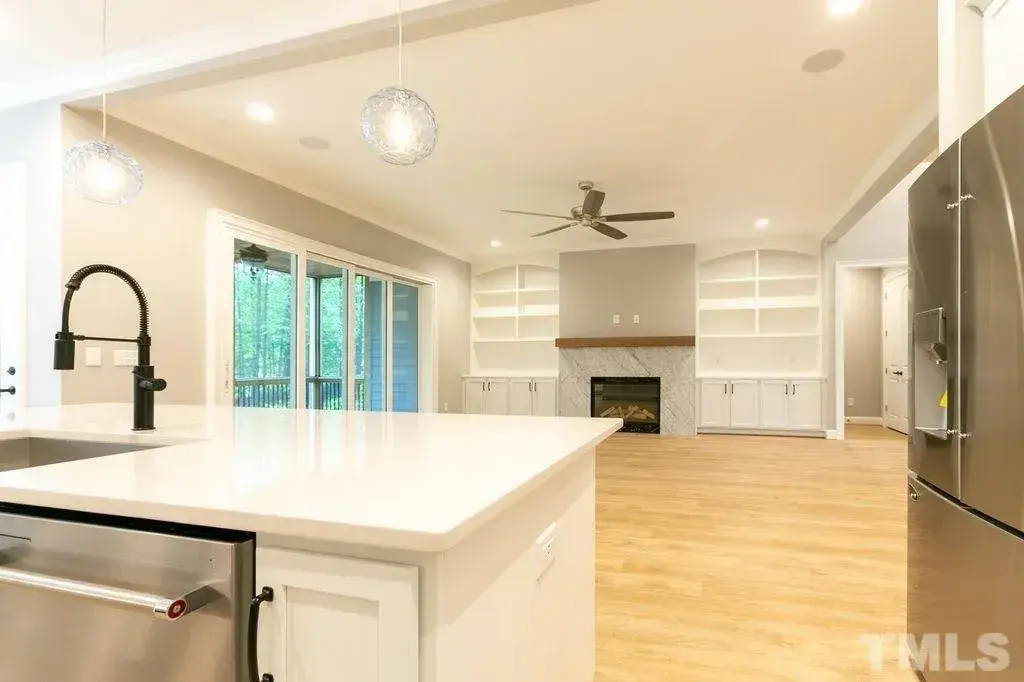 Projekt domu z poddaszem użytkowym o pow. 403 m²: 3 Sypialnie, Gabinet, 5 Łazienki, Otwarta kuchnia, Garaż