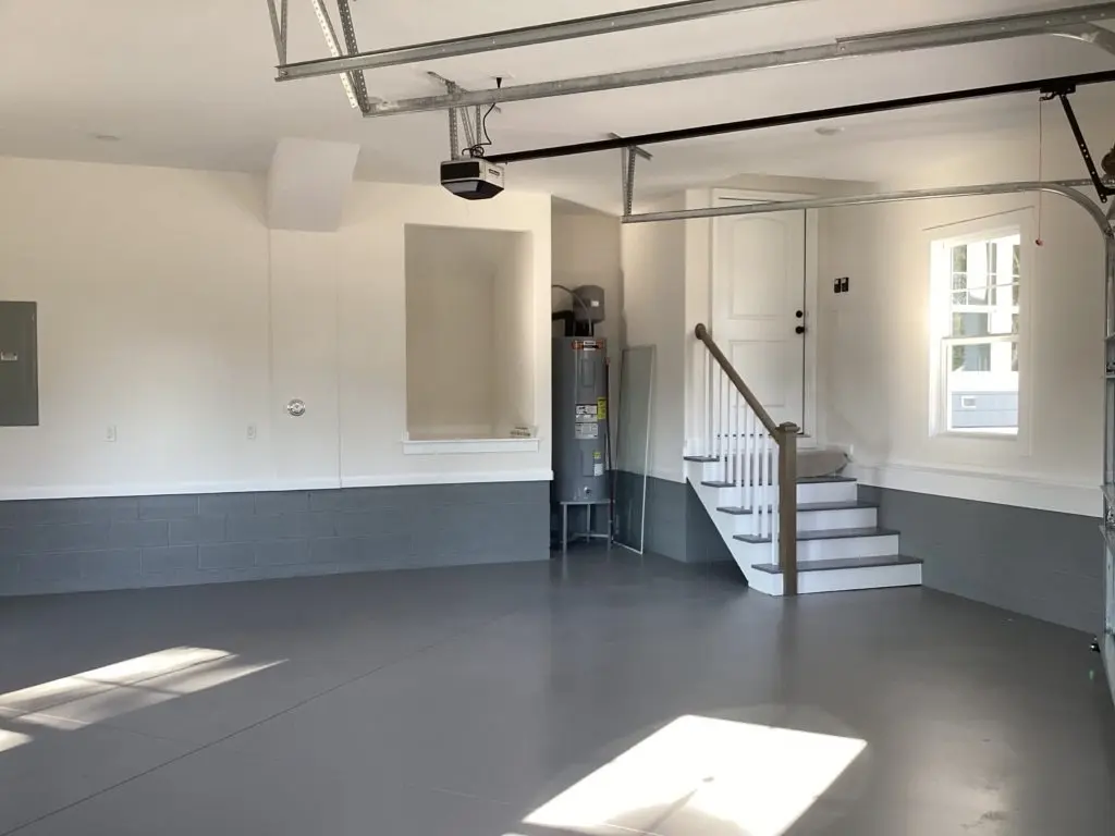 Projekt domu z poddaszem użytkowym o pow. 302 m²: 4 Sypialnie, 4 Łazienki, Otwarta kuchnia, Garaż