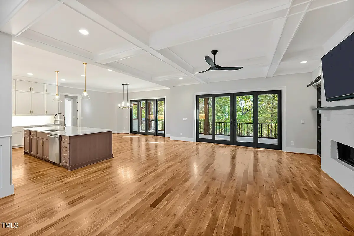 Projekt domu z poddaszem użytkowym o pow. 399 m²: 5 Sypialnie, 7 Łazienki, Otwarta kuchnia, Garaż