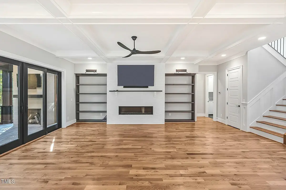 Projekt domu z poddaszem użytkowym o pow. 399 m²: 5 Sypialnie, 7 Łazienki, Otwarta kuchnia, Garaż