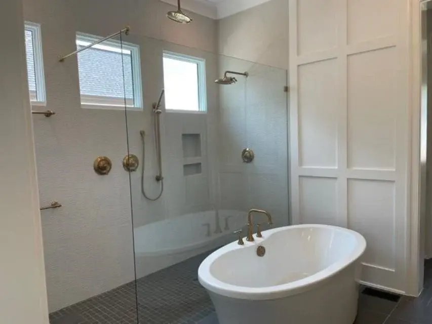 Projekt domu piętrowego o pow. 381 m²: 4 Sypialnie, 5 Łazienki, Otwarta kuchnia, Garaż