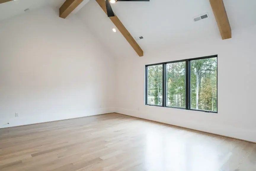 Wnętrza 13 – Projekt domu piętrowego + piwnicą o pow. 599 m²: 6 Sypialnie, Gabinet, 8 Łazienki, Otwarta kuchnia, Garaż — 36963R