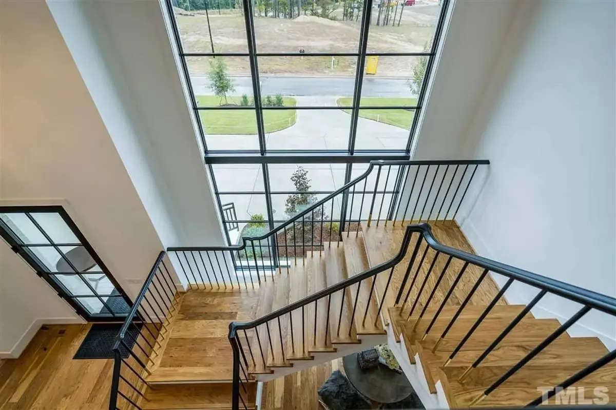 Wnętrza 11 – Projekt domu dwupiętrowego o pow. 483 m²: 5 Sypialnie, Gabinet, 6 Łazienki, Otwarta kuchnia, Garaż — 82660R