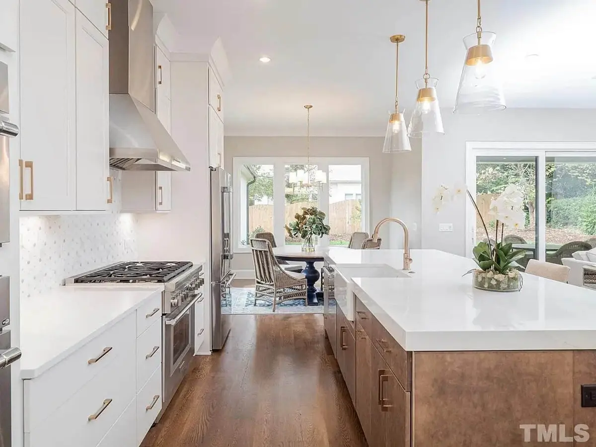 Wnętrza 5 – Projekt domu piętrowego o pow. 413 m²: 5 Sypialnie, 5 Łazienki, Otwarta kuchnia, Garaż — 95263R