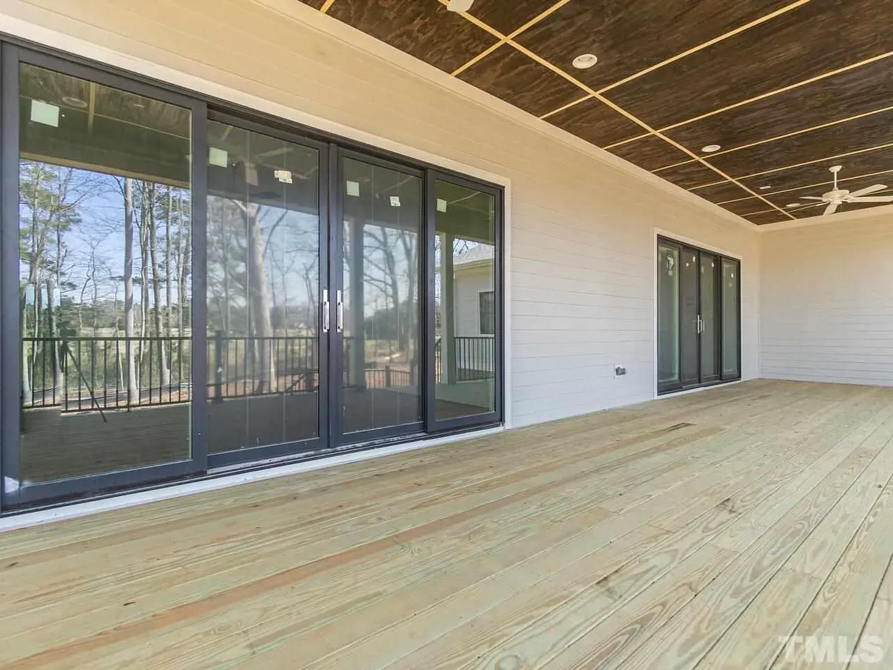 Zdjęcia zrealizowanych domów 14 – Projekt domu z poddaszem użytkowym o pow. 341 m²: 4 Sypialnie, Gabinet, 5 Łazienki, Otwarta kuchnia, Garaż — 11321R