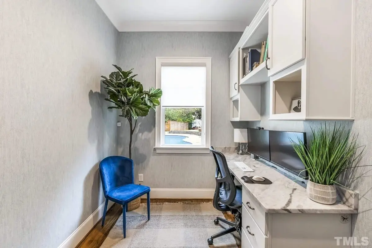 Wnętrza 11 – Projekt domu piętrowego o pow. 409 m²: 5 Sypialnie, 6 Łazienki, Otwarta kuchnia, bez Garażu — 30387R
