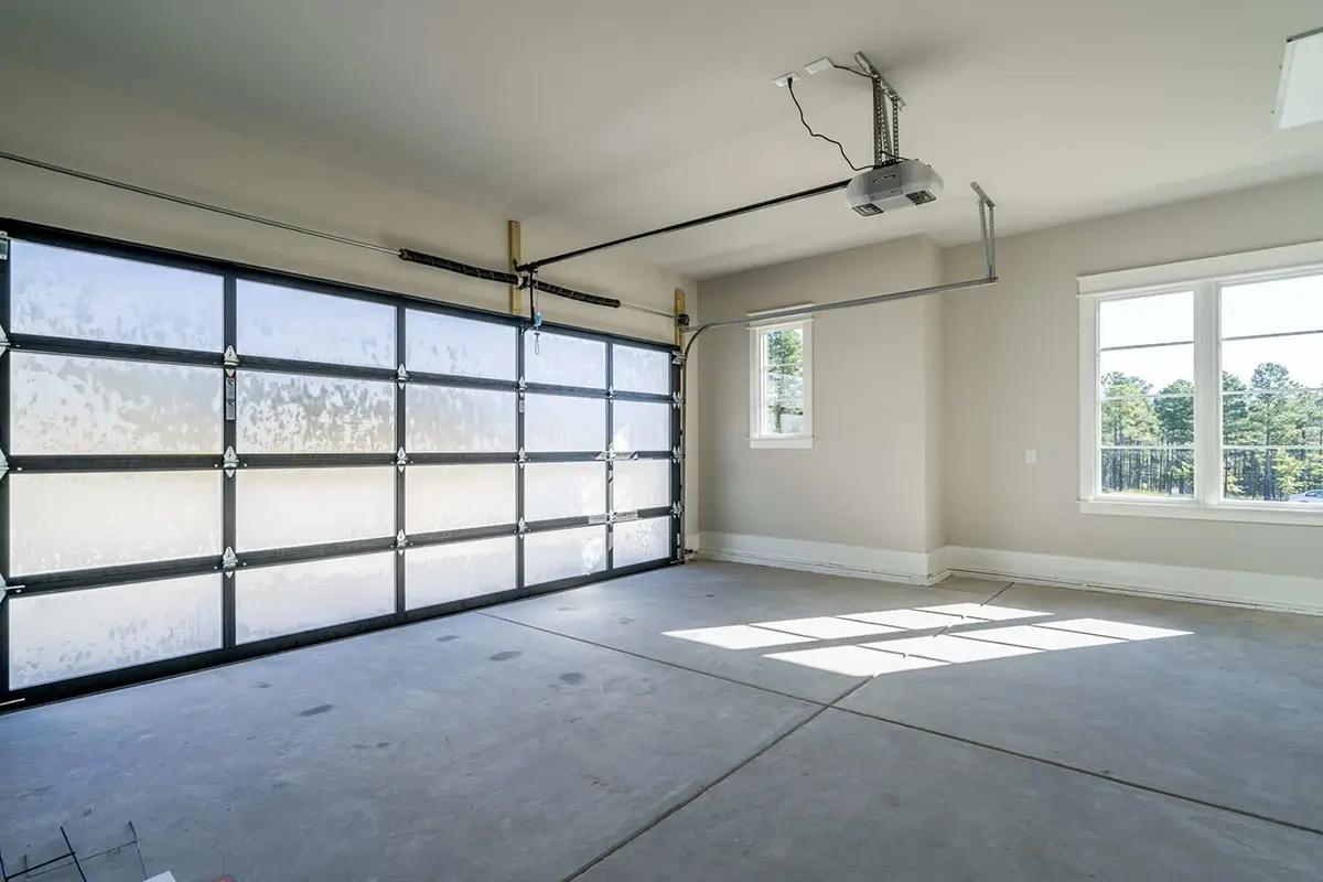 Wnętrza 16 – Projekt domu piętrowego o pow. 375 m²: 4 Sypialnie, Gabinet, 5 Łazienki, Otwarta kuchnia, Garaż — 32038R