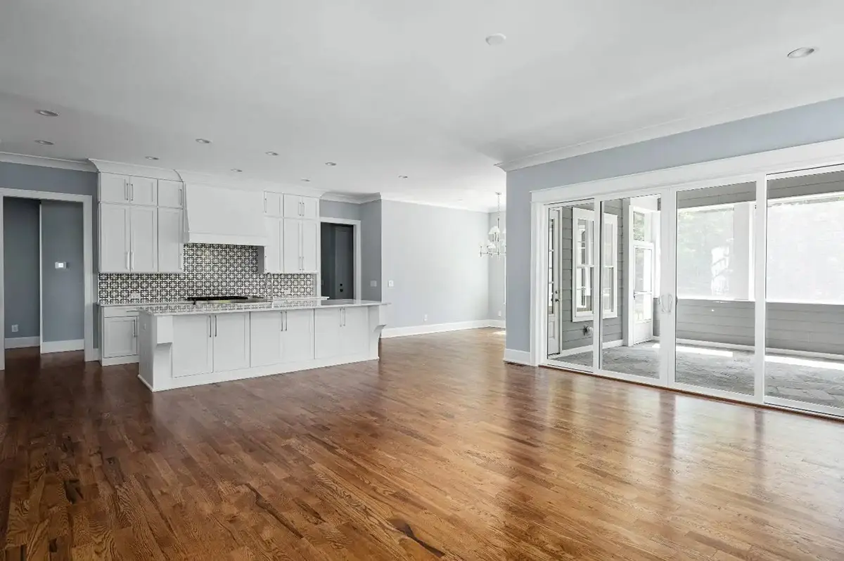Wnętrza 5 – Projekt domu piętrowego o pow. 351 m²: 4 Sypialnie, 5 Łazienki, Otwarta kuchnia, Garaż — 93928R