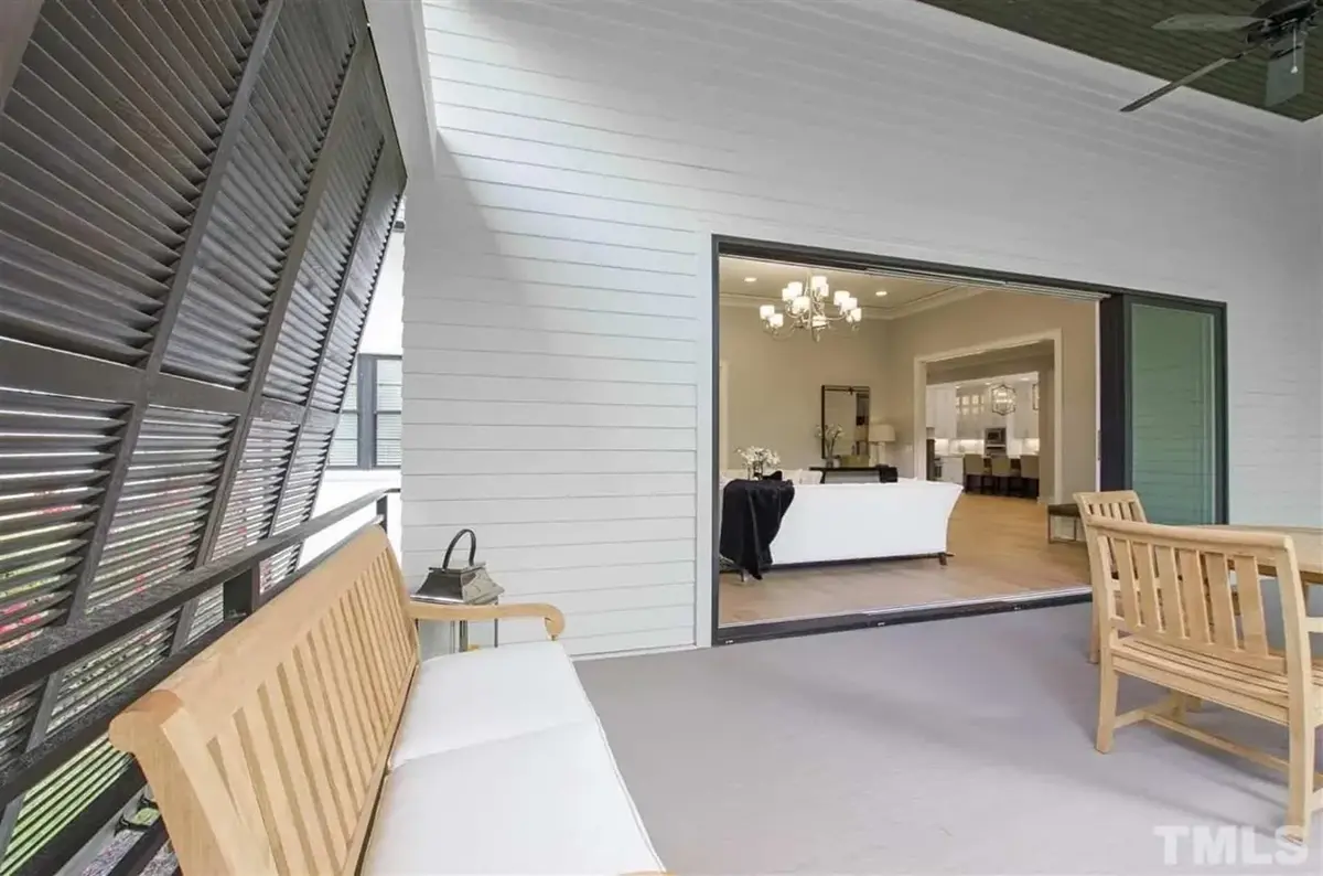 Zdjęcia zrealizowanych domów 20 – Projekt domu piętrowego o pow. 433 m², 4 Sypialnie — 51188R
